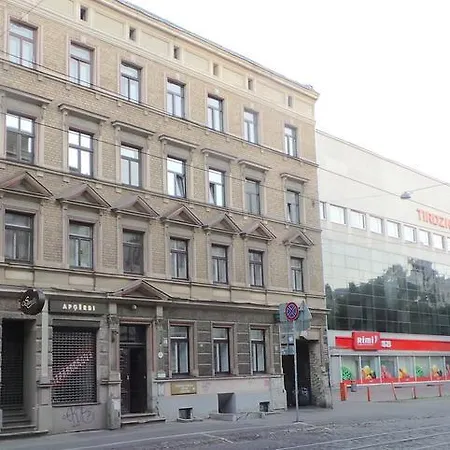 Sandan Apartament In City *